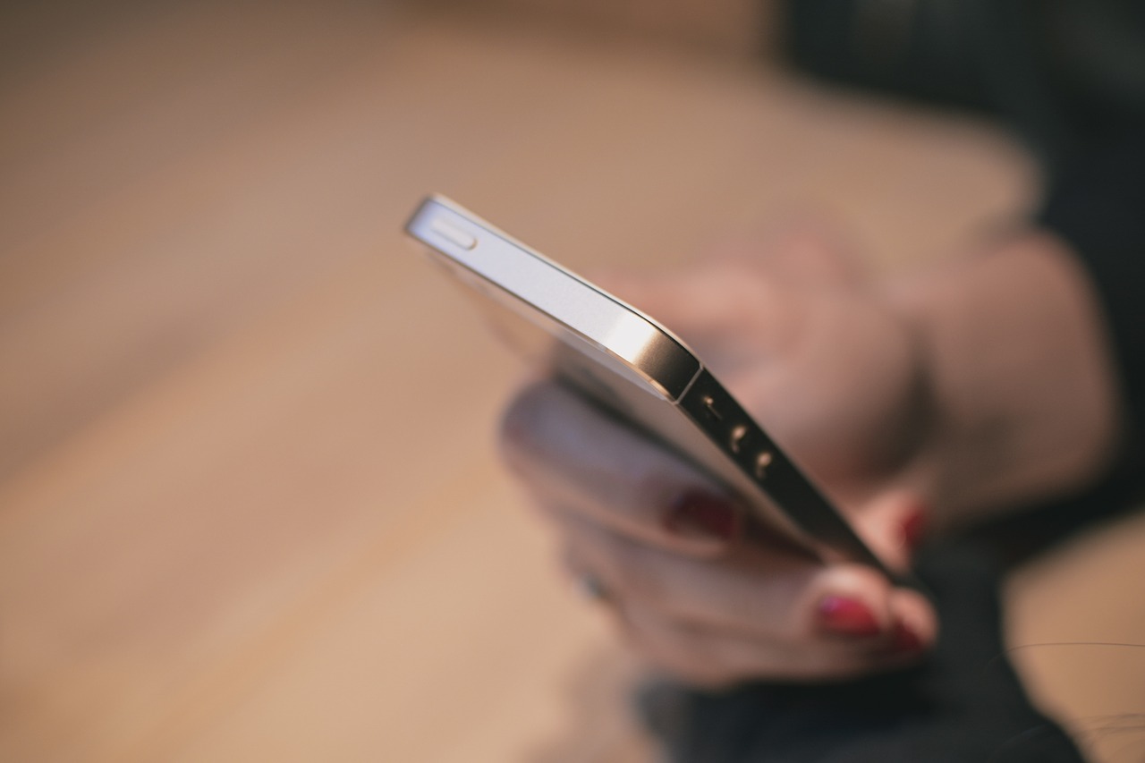 Découvrir les enjeux des chatbots pour des conversations plus fluides